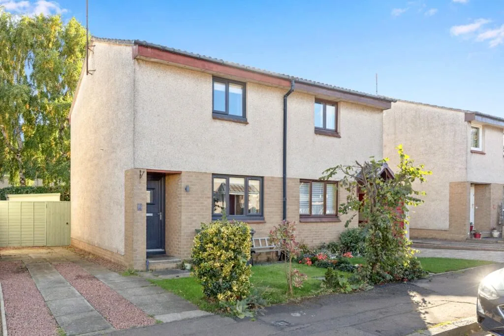 2 bedroom semi-detached house for rent
