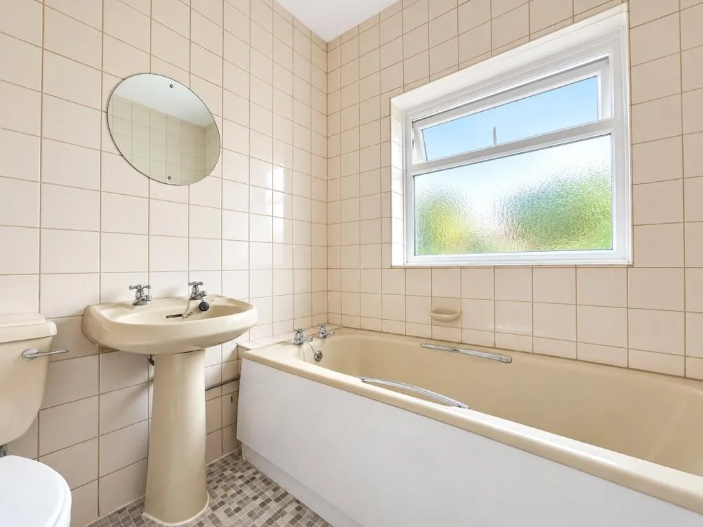4 bedroom semi-detached house for rent