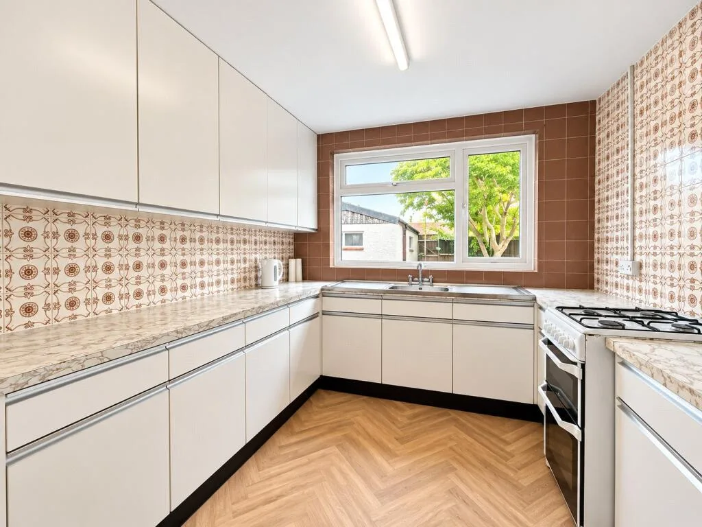 4 bedroom semi-detached house for rent