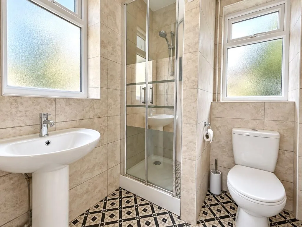 4 bedroom semi-detached house for rent