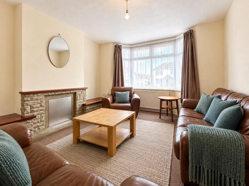 4 bedroom semi-detached house for rent
