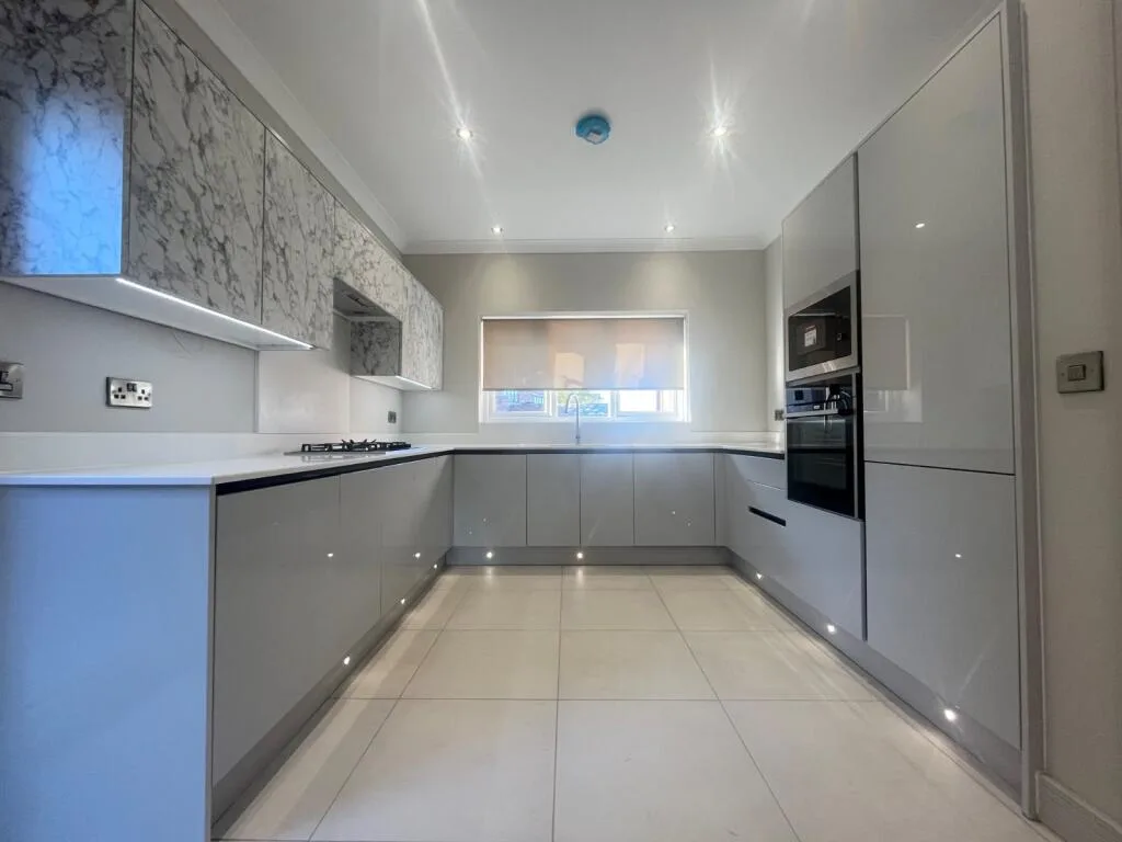 5 bedroom detached house for rent