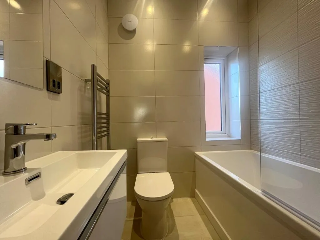 5 bedroom detached house for rent