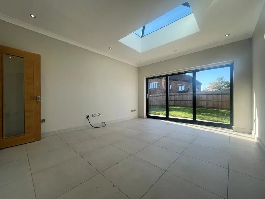 5 bedroom detached house for rent