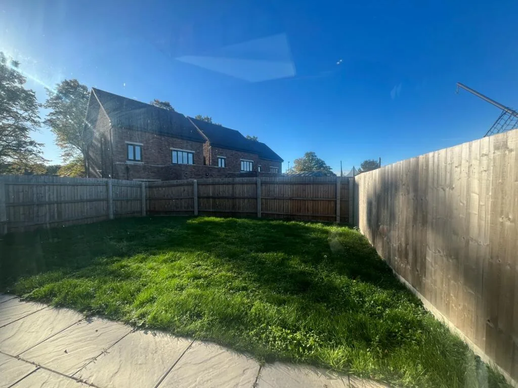5 bedroom detached house for rent