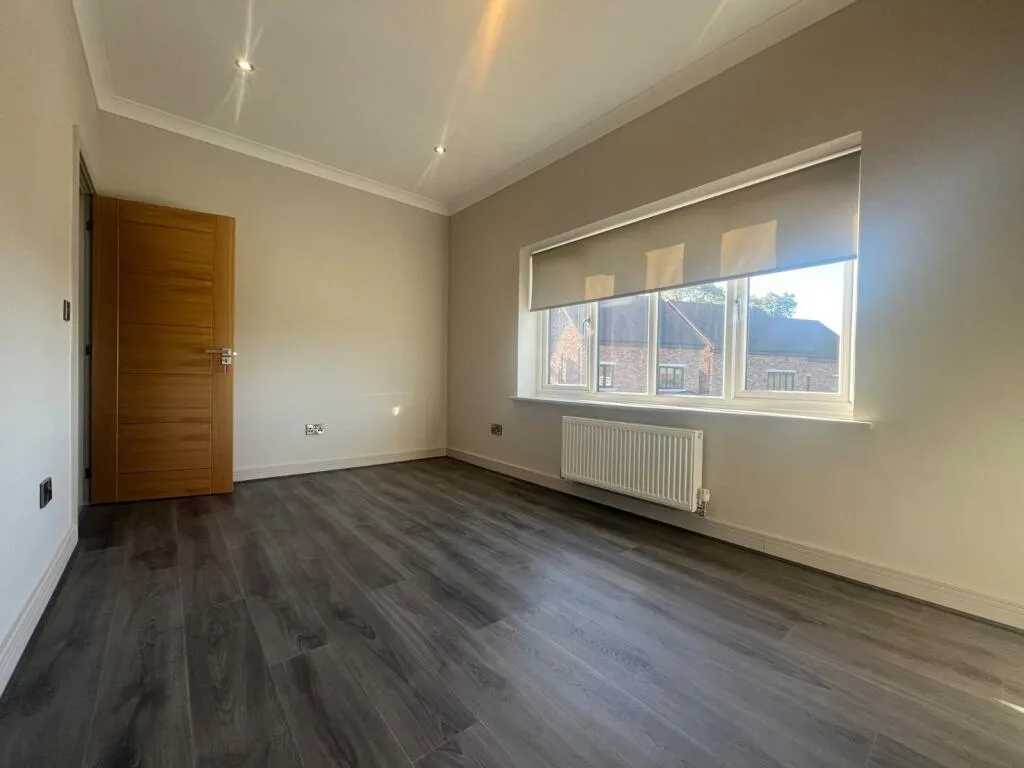 5 bedroom detached house for rent