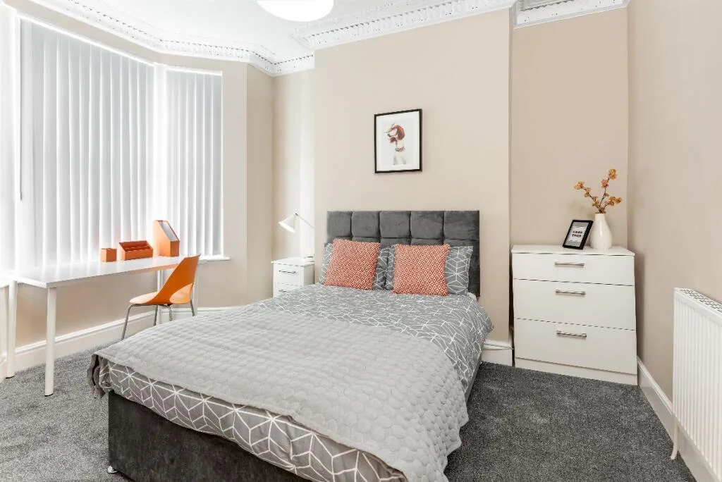 5 bedroom terraced house for rent