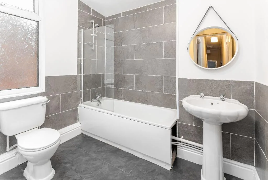 5 bedroom terraced house for rent