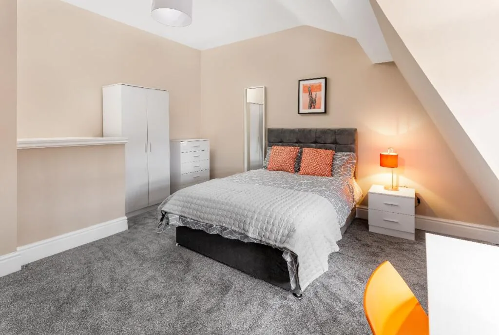 5 bedroom terraced house for rent