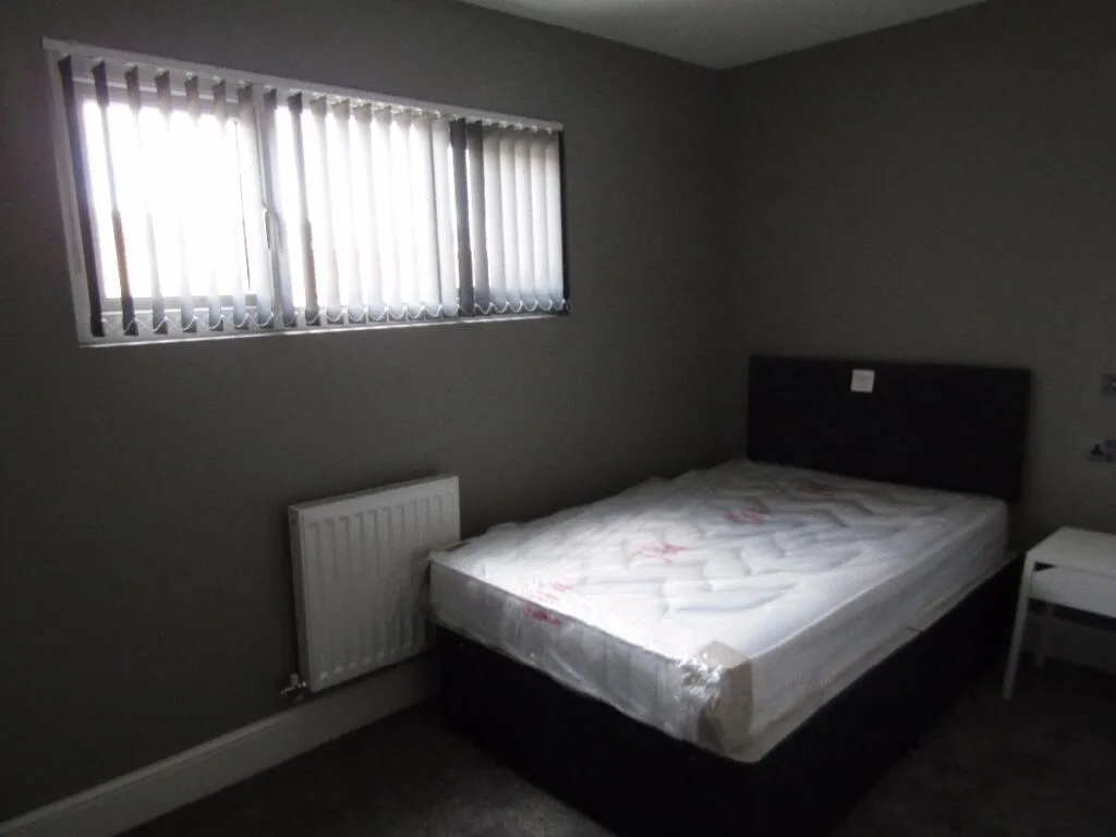 5 bedroom terraced house for rent