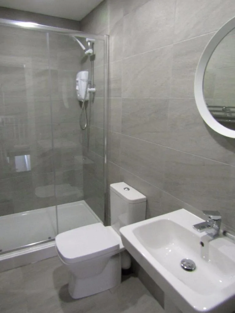 5 bedroom terraced house for rent