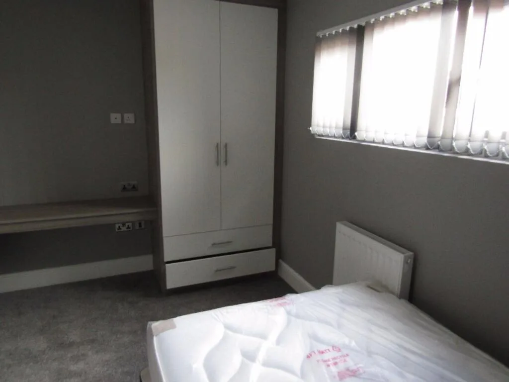 5 bedroom terraced house for rent
