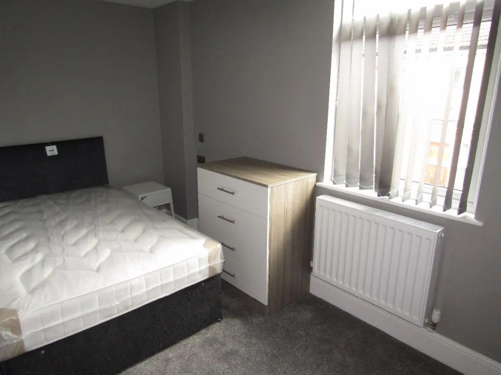5 bedroom terraced house for rent