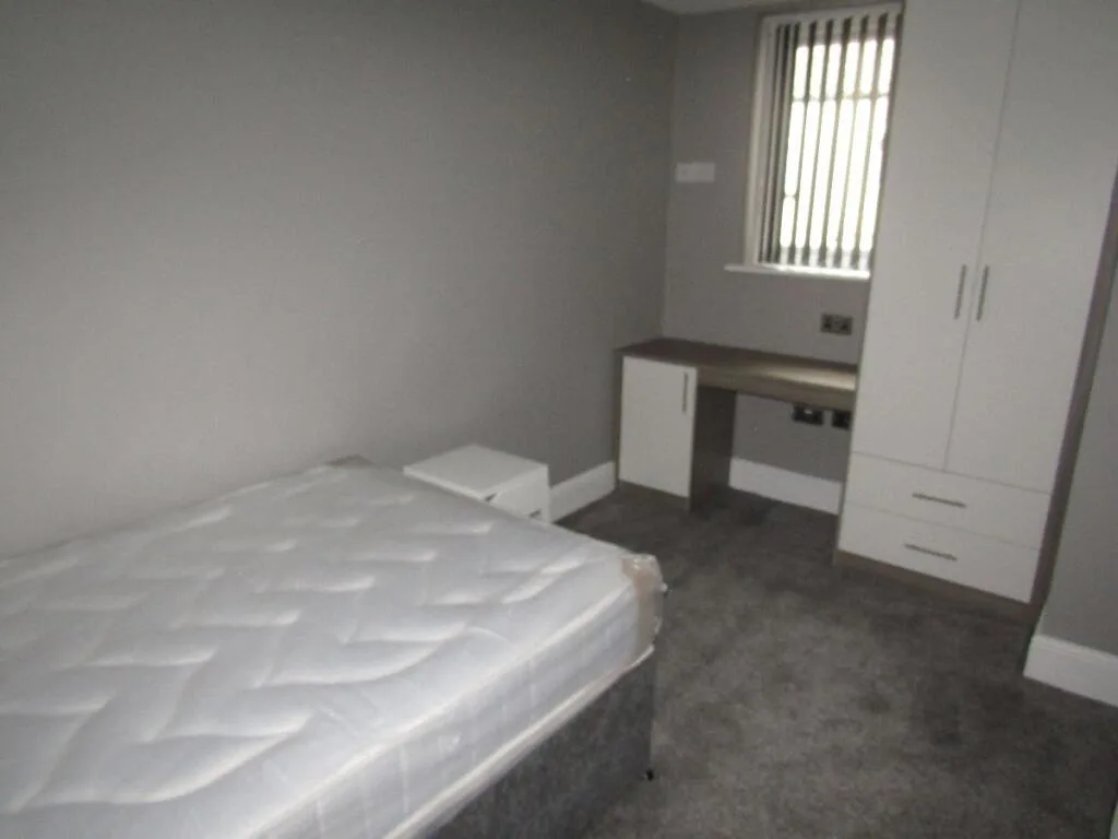 5 bedroom terraced house for rent