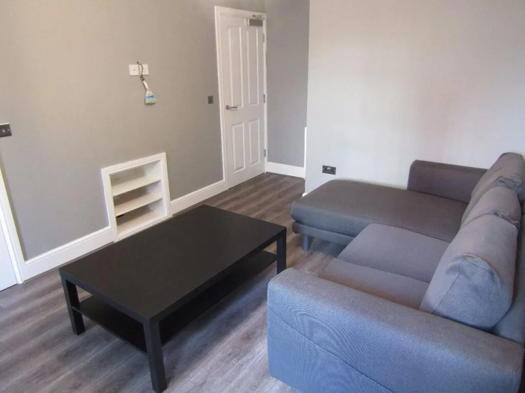 5 bedroom terraced house for rent