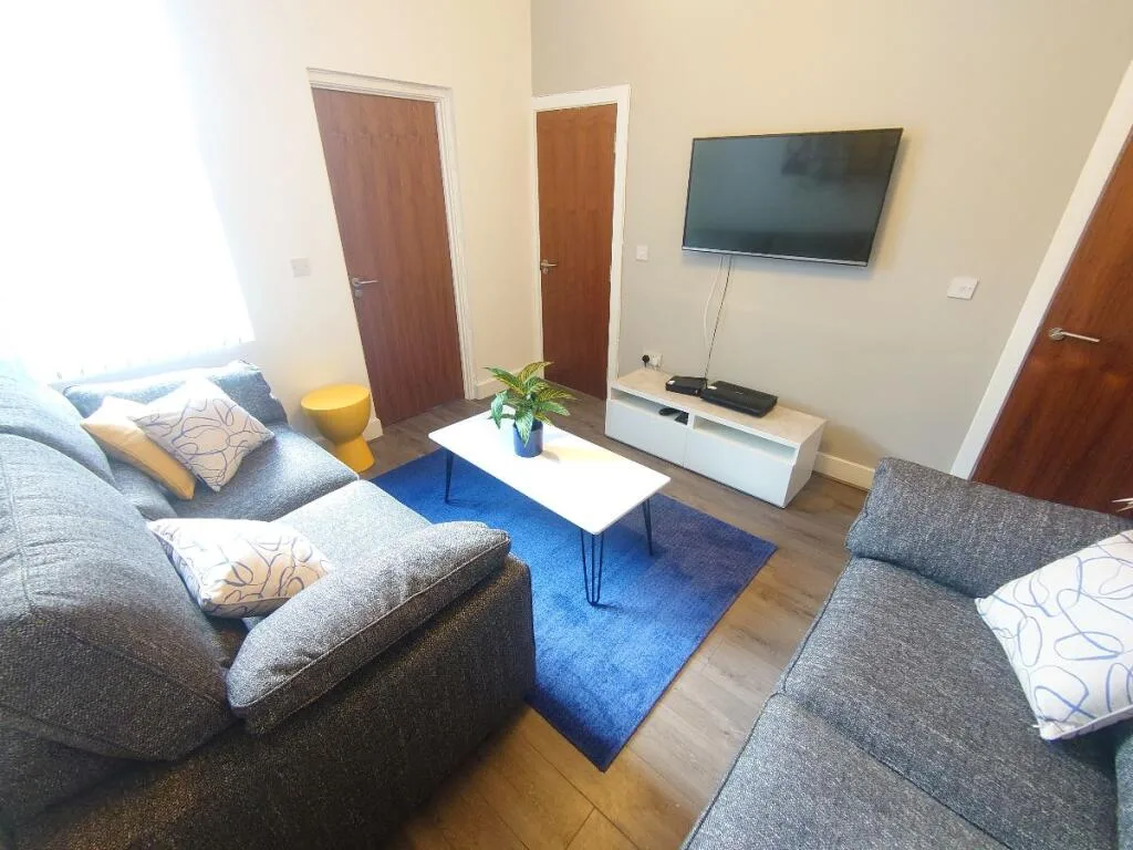5 bedroom terraced house for rent