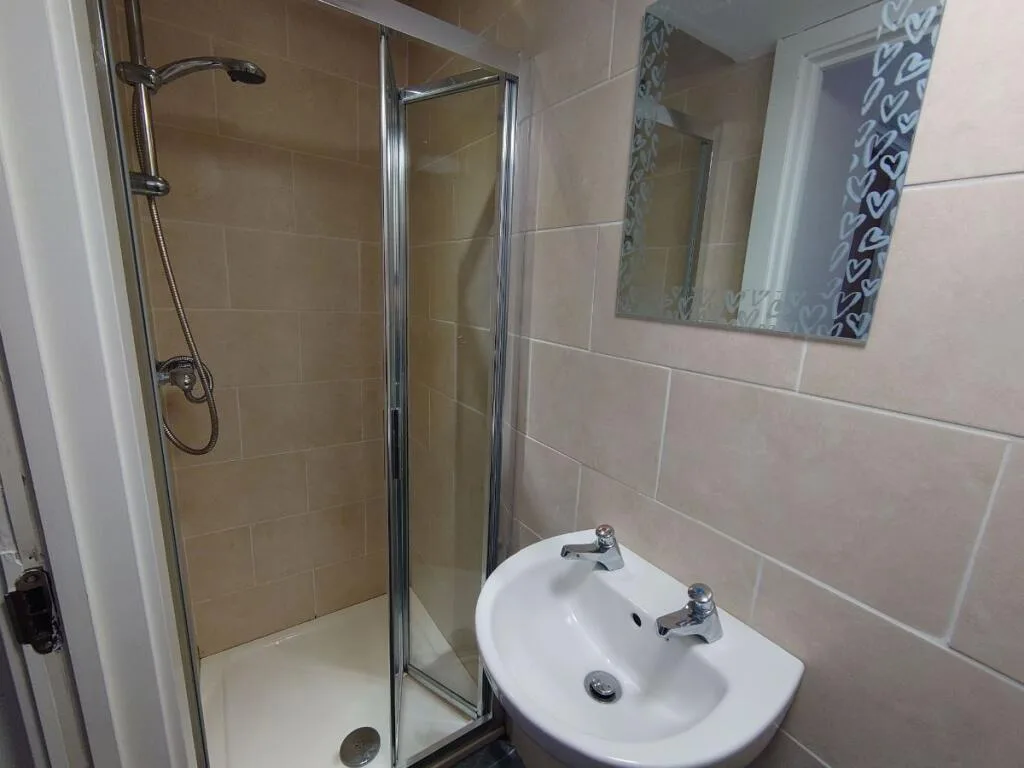 5 bedroom terraced house for rent