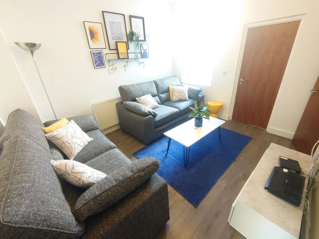5 bedroom terraced house for rent