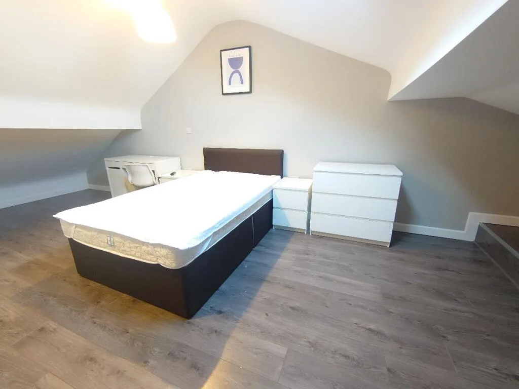 5 bedroom terraced house for rent