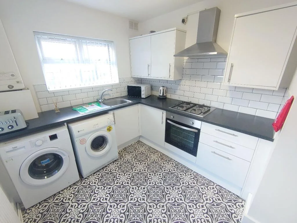 5 bedroom terraced house for rent