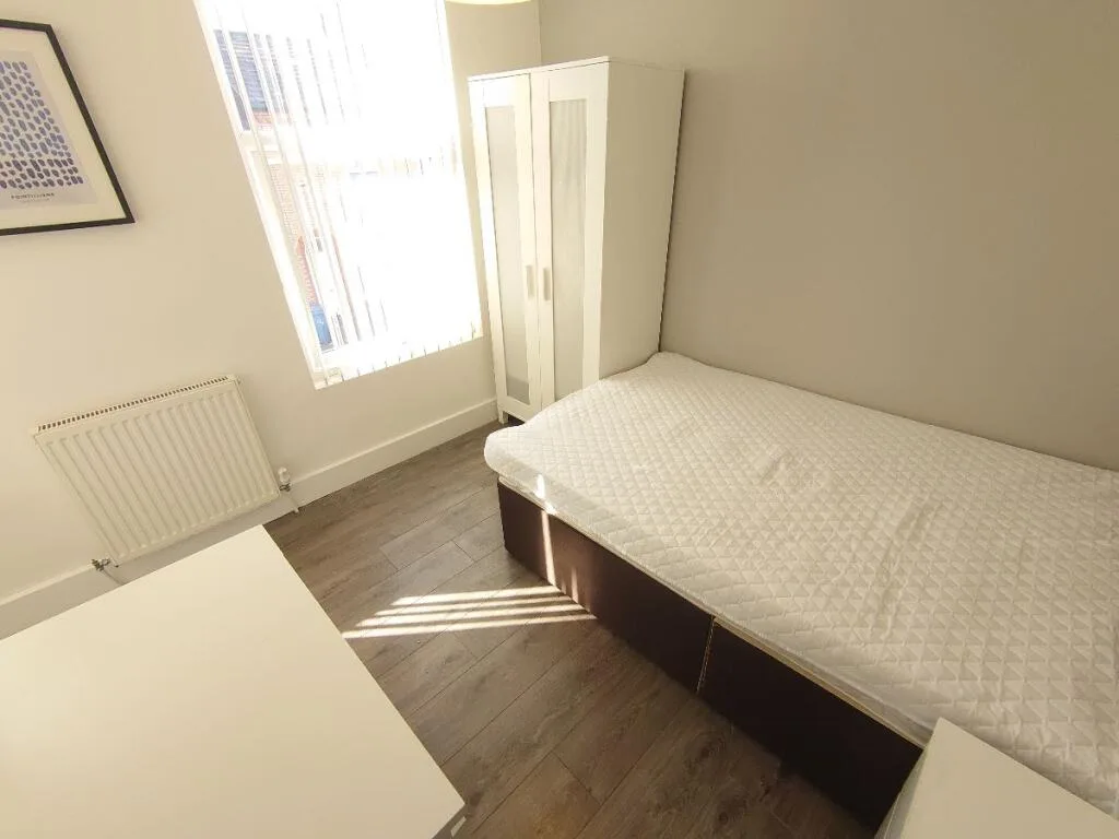 5 bedroom terraced house for rent