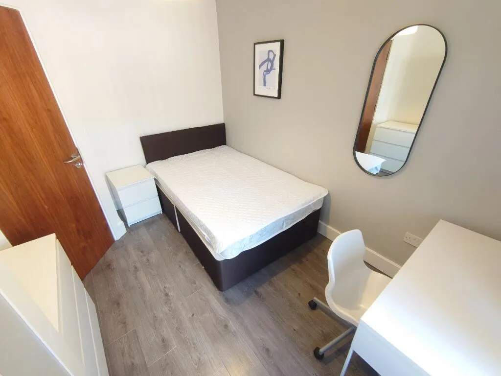 5 bedroom terraced house for rent