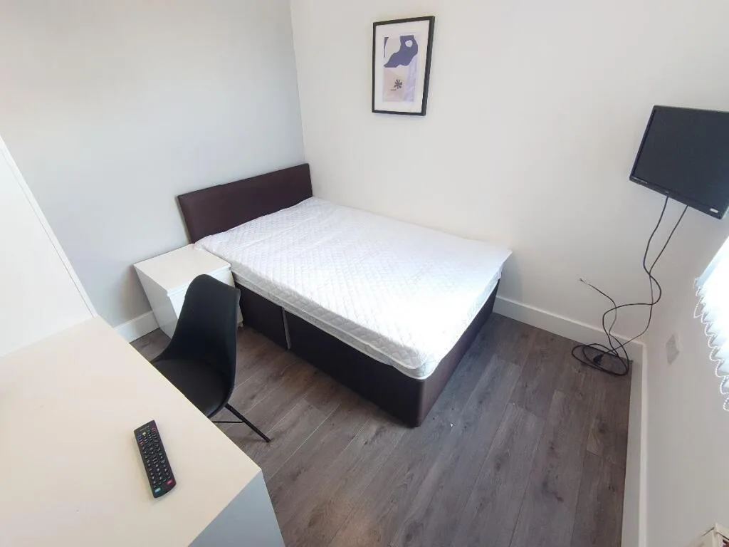 5 bedroom terraced house for rent