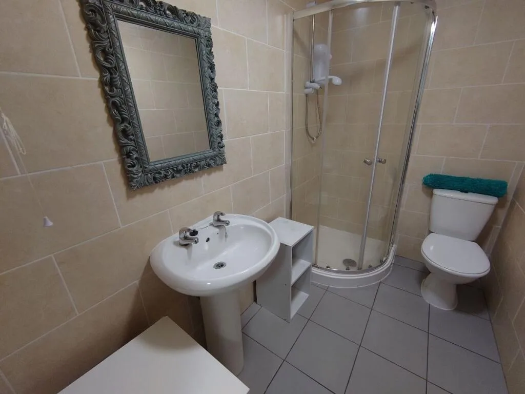 5 bedroom terraced house for rent