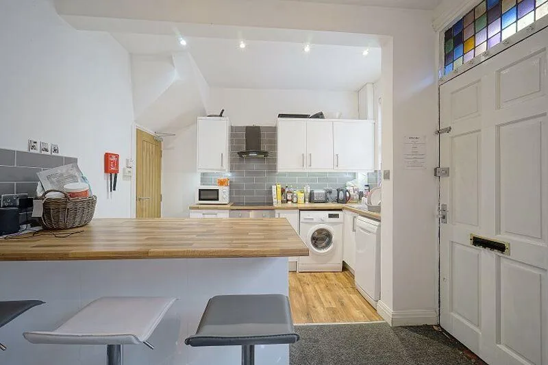 3 bedroom end of terrace house for rent
