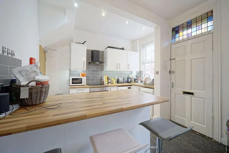 3 bedroom end of terrace house for rent