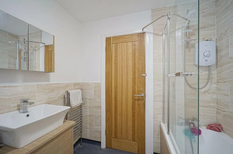 3 bedroom end of terrace house for rent