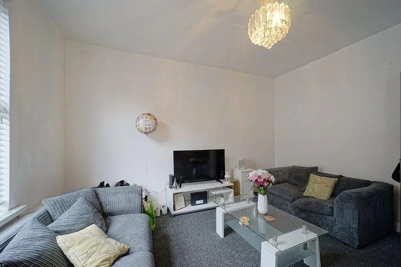 3 bedroom end of terrace house for rent