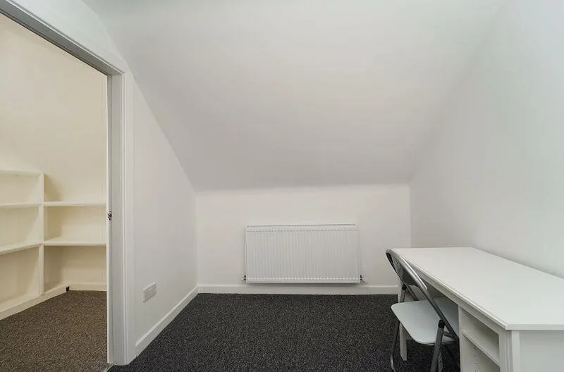 5 bedroom semi-detached house for rent