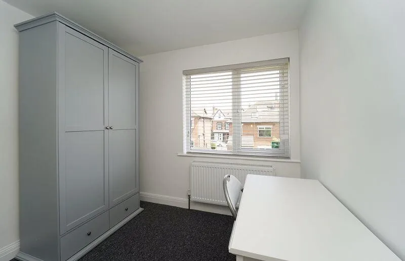 5 bedroom semi-detached house for rent