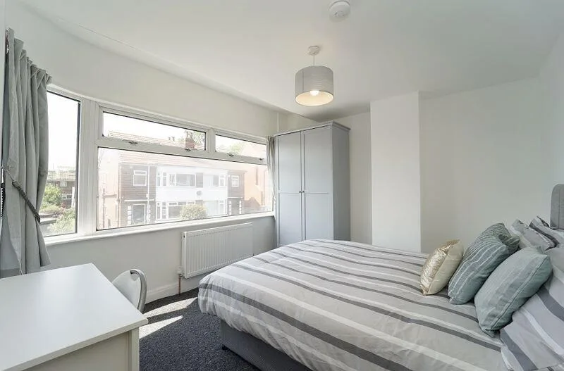 5 bedroom semi-detached house for rent