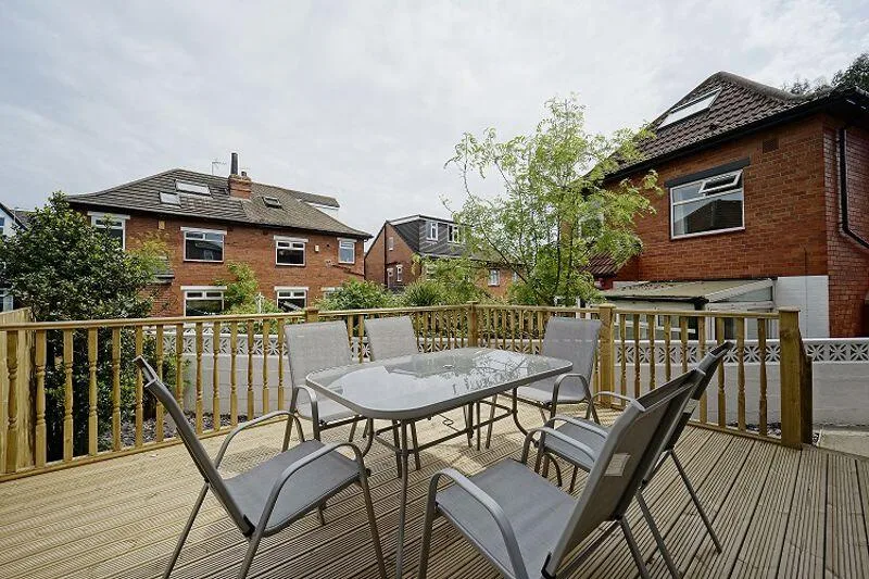 5 bedroom semi-detached house for rent