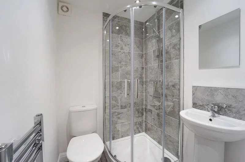 5 bedroom semi-detached house for rent