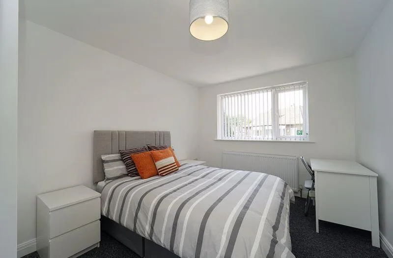 5 bedroom semi-detached house for rent