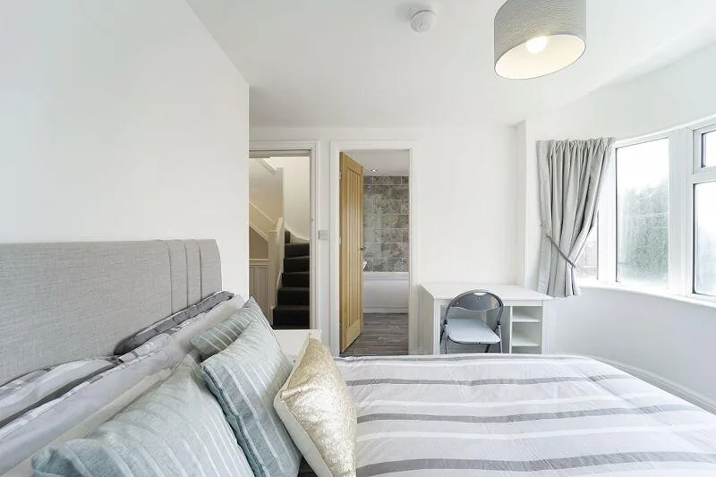 5 bedroom semi-detached house for rent