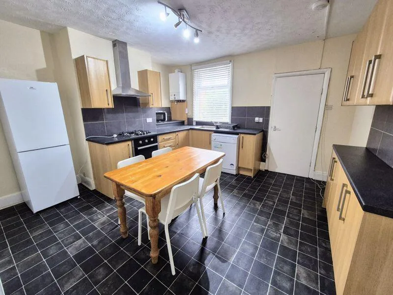 4 bedroom terraced house for rent
