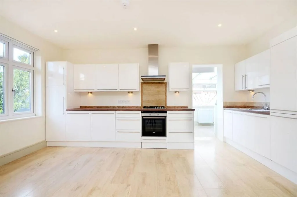 3 bedroom flat for rent
