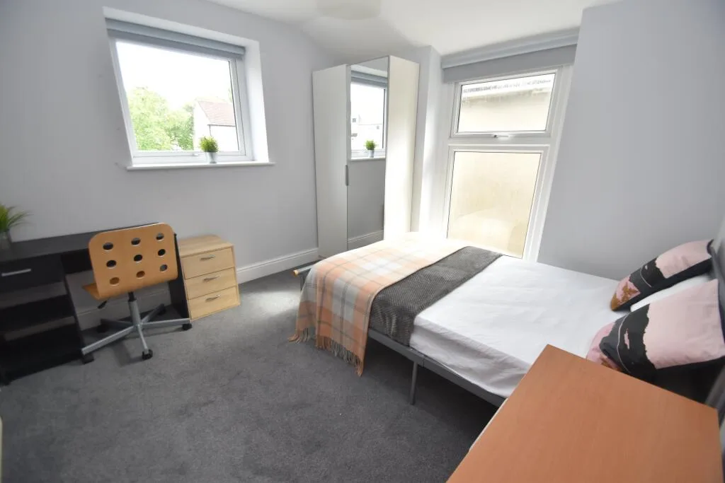 6 bedroom house for rent