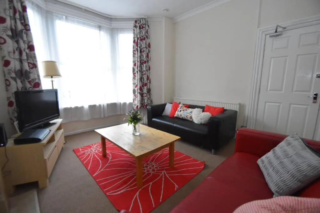 6 bedroom house for rent