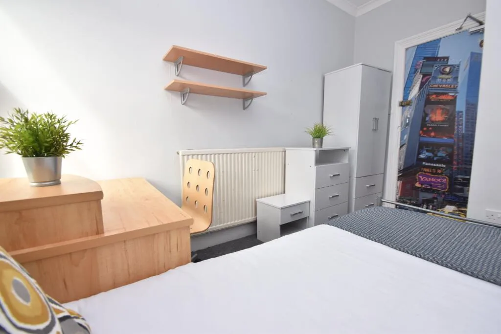 6 bedroom house for rent