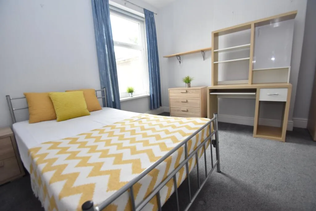 6 bedroom house for rent