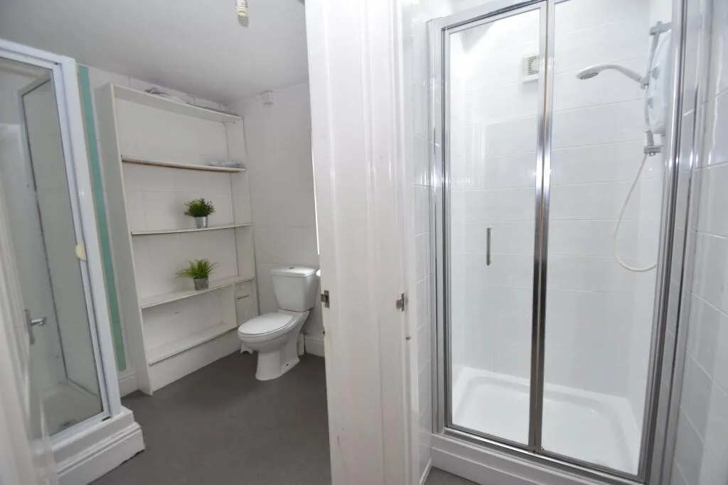 6 bedroom house for rent