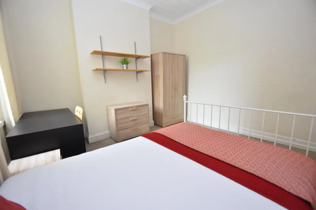 6 bedroom house for rent