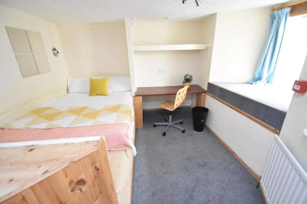 6 bedroom house for rent