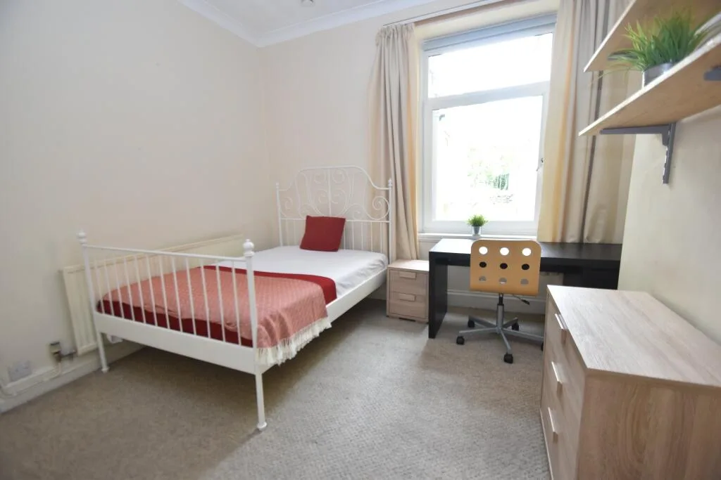 6 bedroom house for rent