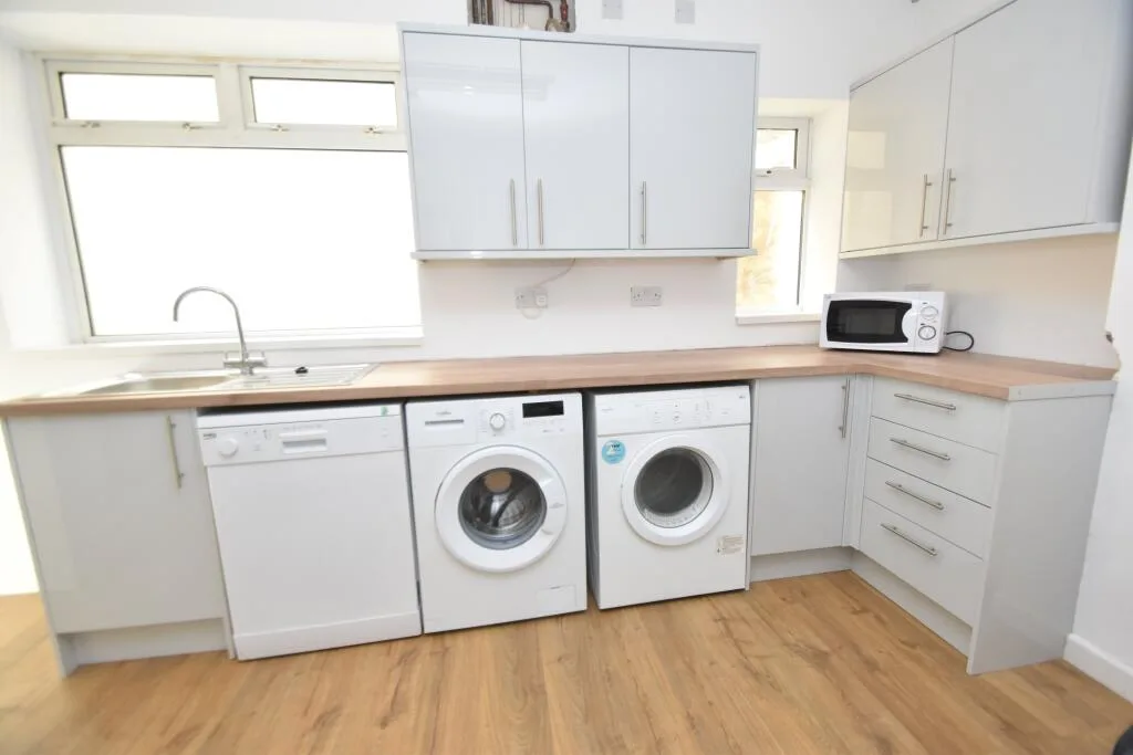 6 bedroom house for rent